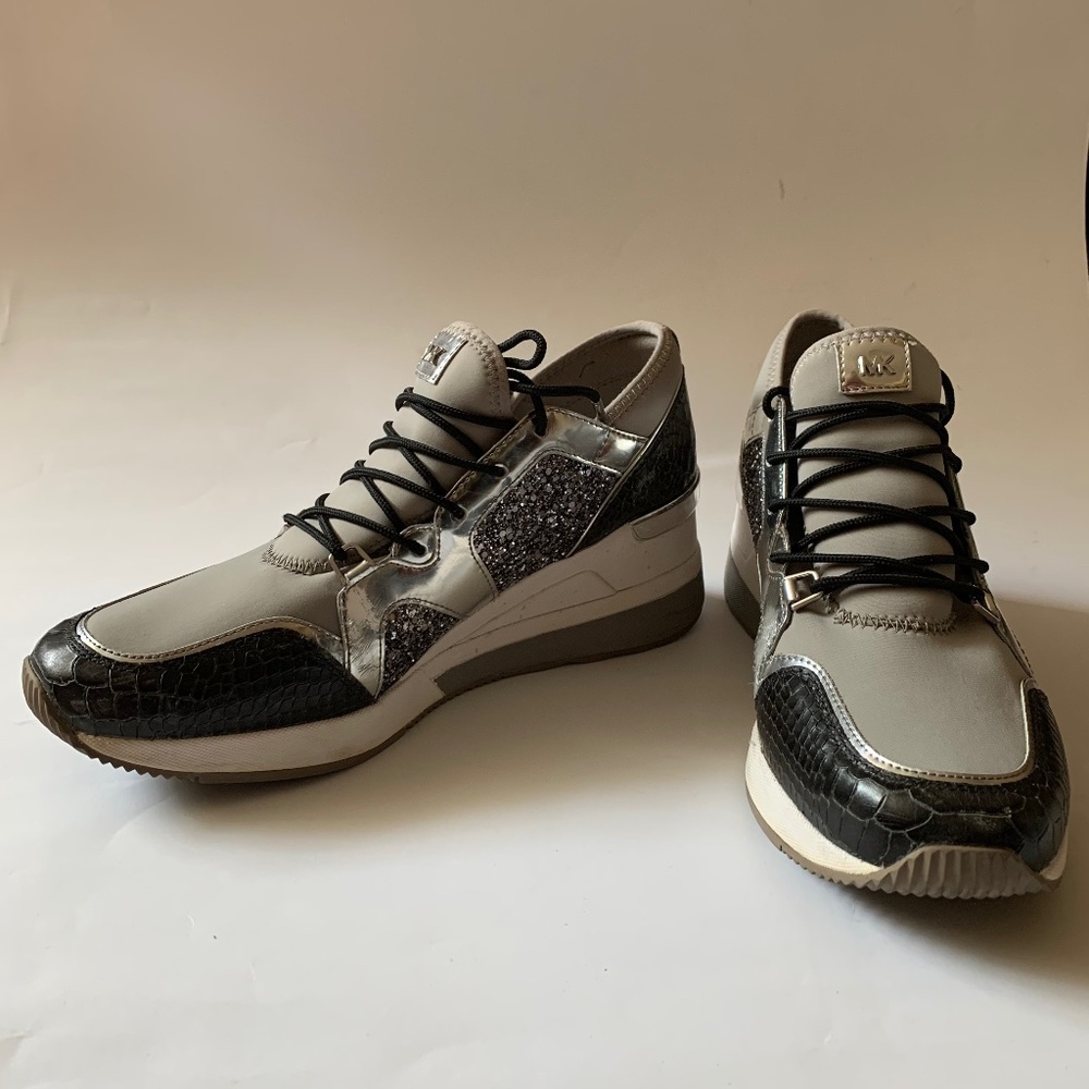 🔥Michael Kors Trainer Sneakers Size 9.5 black and sil… - Picture 3 of 7